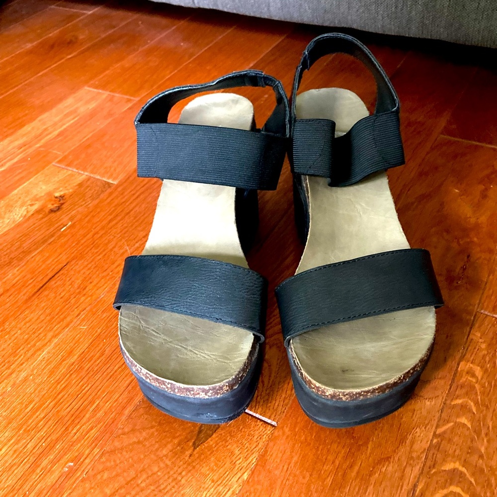 Chinese Laundry Wedge sandals